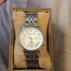 Michael kors silver watch with pearl face